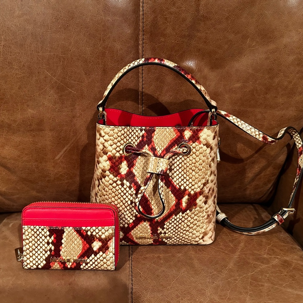 Stylish Snake Print Bucket Bag And Wallet Set - image 1